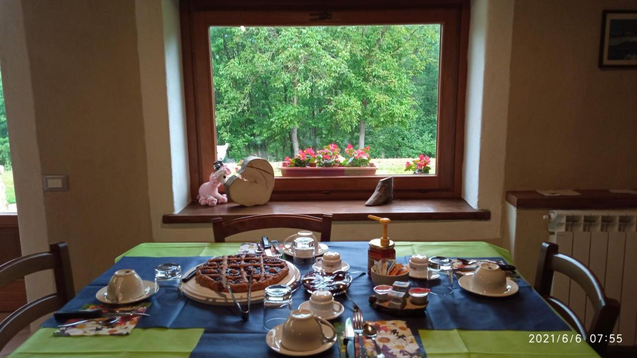 Cascina Boschetto Bed & Breakfast Saliceto Bagian luar foto