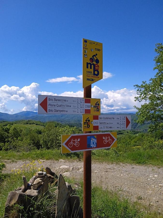 Cascina Boschetto Bed & Breakfast Saliceto Bagian luar foto